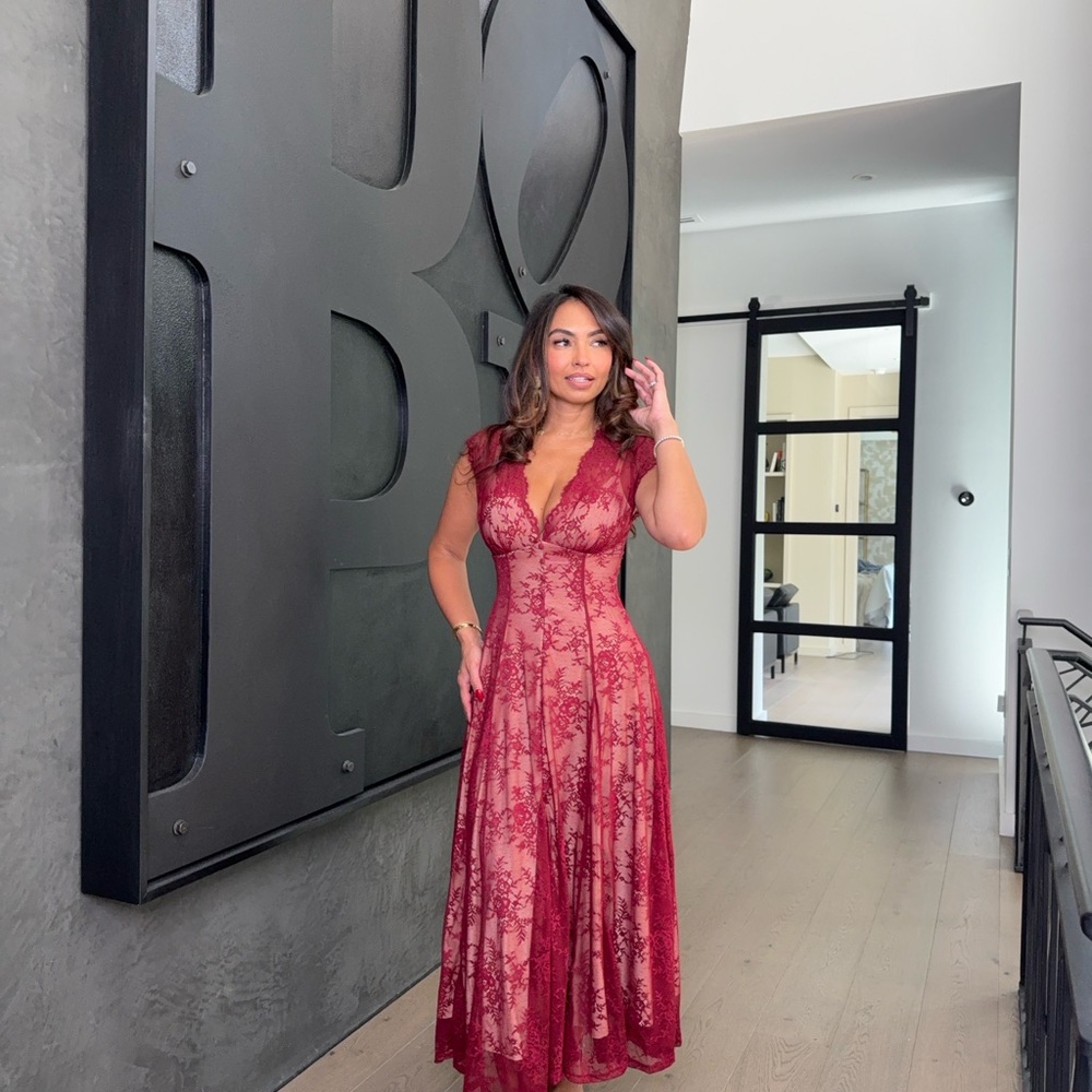 Elegant Burgundy Lace Maxi Dress